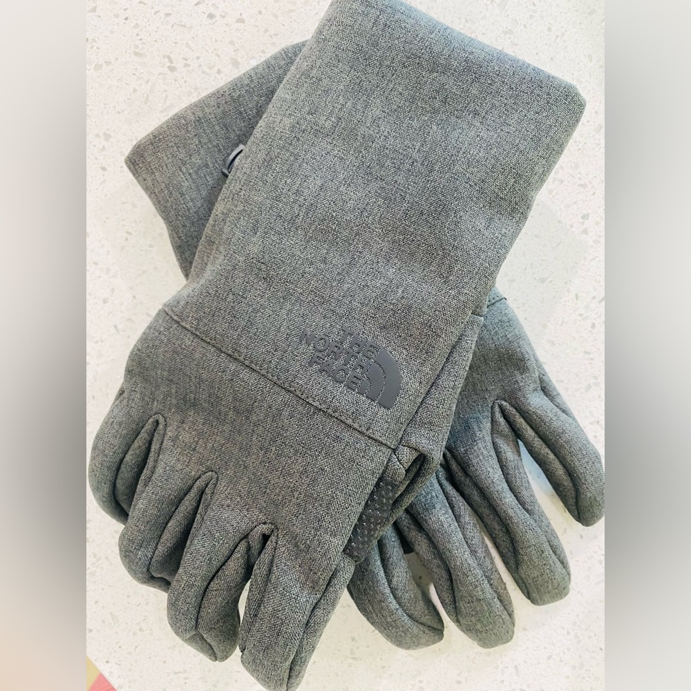 NORTH FACE GLOVES 🧤